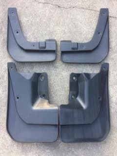 デリカD5 マッドガード 純正品のサムネイル