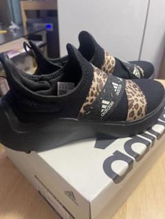 adidas ヒョウ柄 スリッポン　23㌢のサムネイル