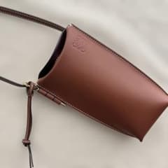 R iiii！未使用に近い美品！ロエベゲートポケットショルダーフォンポーチ R iiii様専用！未使用に近い美品！ロエベゲートポケットショルダー