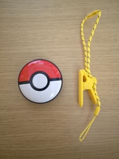​【動作確認済】ポケモンGO Plus +（本体・純正ストラップのみ）正規品のサムネイル
