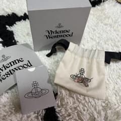 みつに様専用Vivienne Westwood ハート型ピアスのサムネイル