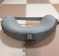 Ergobaby 授乳クッション グレーのサムネイル