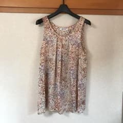小花柄のキャミソールのサムネイル