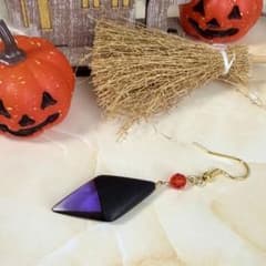 ウッドレジンピアス　ハロウィンカラー　黒檀　菱形　片耳　UR13のサムネイル