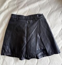 ブラックレザーショートパンツのサムネイル