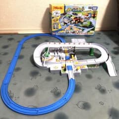 プラレール トミカと遊ぼう! くるぞわたるぞ! カンカン踏切のサムネイル