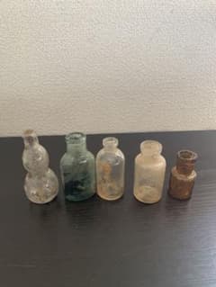 レトロ瓶　小瓶　古い瓶　薬瓶のサムネイル
