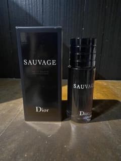 ほぼ未使用に近い Dior DAUVAGE 30ml ディオール ソヴァージュ ほぼ未使用に近い Dior DAUVAGE 30ml ディオール ソヴァージュ - メルカリ