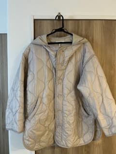 【moussy】ベージュ キルティングジャケット フード付きのサムネイル