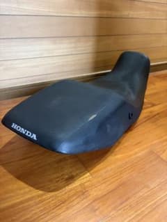 HONDA FTR223純正シート 滑り止め加工 小傷ありのサムネイル