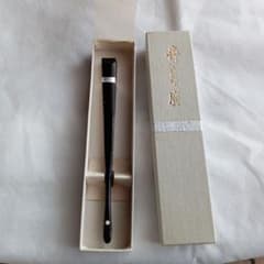 黒い木製扇子 シルバー装飾付きのサムネイル