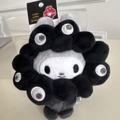 ミャクミャク マイメロディ カラビナ付きぬいぐるみBC ブラック - メルカリ