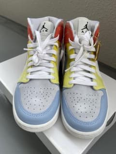 WMNS AIR JORDAN1 MIDのサムネイル