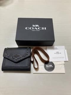 COACH ビジュー付き 折りたたみ財布のサムネイル