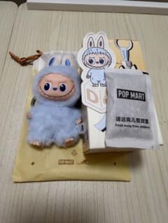 POPMART ラブブ PIN FOR LOVEイニシャル D 水色のサムネイル