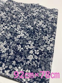 ネイビー　花柄生地 はぎれのサムネイル