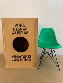 Vitra Design Museum ミニチュアチェア イームズのサムネイル