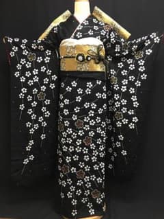 黒地 枝垂れ桜 刺繍 金彩 振袖 金地市松桜袋帯 フルセット - メルカリ
