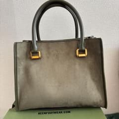 CHARLES & KEITH カーキ ハンドバッグのサムネイル