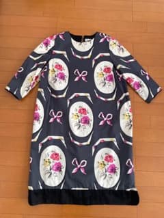 nesessaire 薔薇とリボンのワンピースのサムネイル