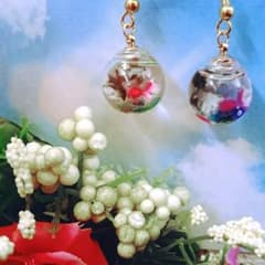 【みさきっち様専用ページ】2匹の金魚が泳ぐ☆金魚鉢ピアス・イヤリングのサムネイル