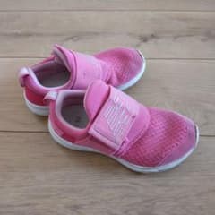 New Balance ピンク スニーカー 18cmのサムネイル