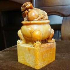 置物、不明です。中国の方のお土産です。のサムネイル