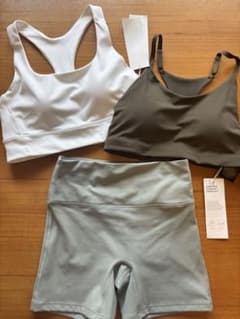 H&M ヨガウェア3点セット（ブラトップ・ショートパンツ）のサムネイル