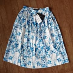 ★新品 ZARA WOMAN　花柄　スカート　サイズSのサムネイル