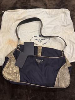 PRADA SEMITRACOLLA ショルダーバッグ プルニャ - メルカリ