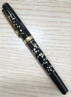 プラチナ 金沢箔万年筆 桜吹雪柄 中字 ペン先18K - メルカリ