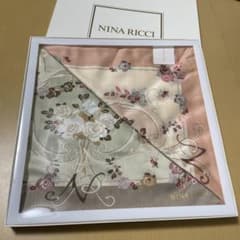 ⭐︎新品⭐︎NINA RICCI⭐︎ハンカチ 2枚セット 花柄のサムネイル