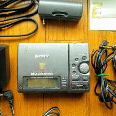 ふみ様Only 送料込み ソニー MDウォークマン MZ-R3 おまけ付きのサムネイル