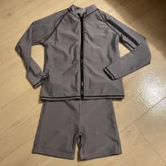 ラッシュガード　水着のサムネイル