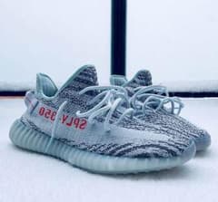 YEEZY BOOST 350 V2 blue tint. yuuma様専用のサムネイル