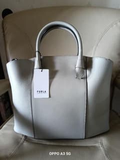 FURLA グレー レザーハンドバッグ - メルカリ