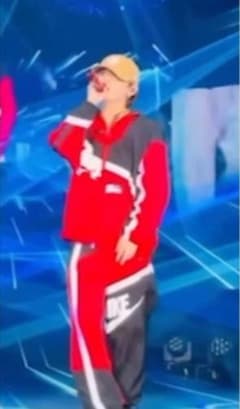 NIKE ナイキ 山田涼介 RED オーバーサイズ M - メルカリ