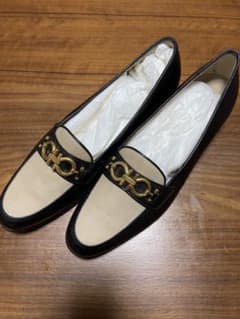 パンプス　フェラガモ  ほぼ未使用のサムネイル