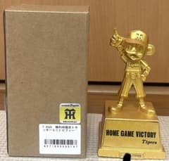 即日発送　阪神タイガース　2026 勝利時限定 トラッキー ミニトロフィーのサムネイル