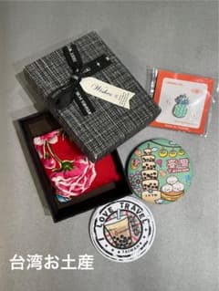 未使用新品 台湾お土産セット ブローチ マグネット　ピンバッチのサムネイル