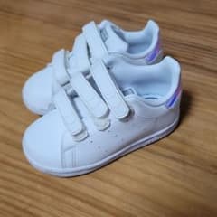 ☆adidasキッズスニーカーのサムネイル