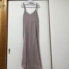 サテン調 キャミワンピース ロング丈 くすみピンクのサムネイル