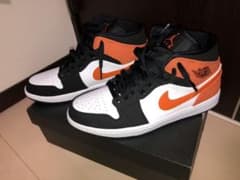 ナイキ NIKE AIR JORDAN 1 MIDのサムネイル