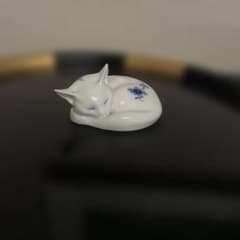 ロイヤルコペンハーゲンの磁器製眠り猫フィギュリン ロイヤルコペンハーゲンの磁器製眠り猫フィギュリン - メルカリ
