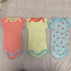 （再値下げ）半袖ロンパース３枚セットのサムネイル