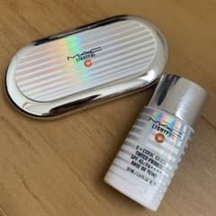 MAC ライトフルC + ファンデーション 化粧下地のサムネイル