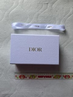 DIOR ギフトボックス 空箱 (リボン、緩衝材付き)のサムネイル