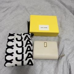 MARC JACOBS 二つ折り財布のサムネイル