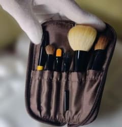 BOBBI BROWNメイクブラシセット 6本 ブラウンケース付きのサムネイル