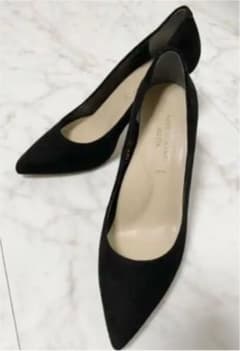1度のみ着用の美品★ MEDAポインテッドトゥ パンプス 黒のサムネイル